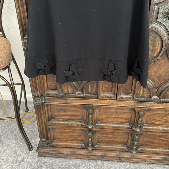 East 5th black A-shape skirt in mint condition. - Picture 5 of 8